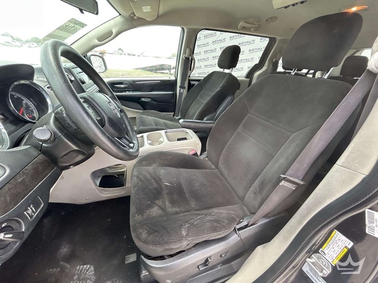 2016-dodge-grand-caravan-image-12