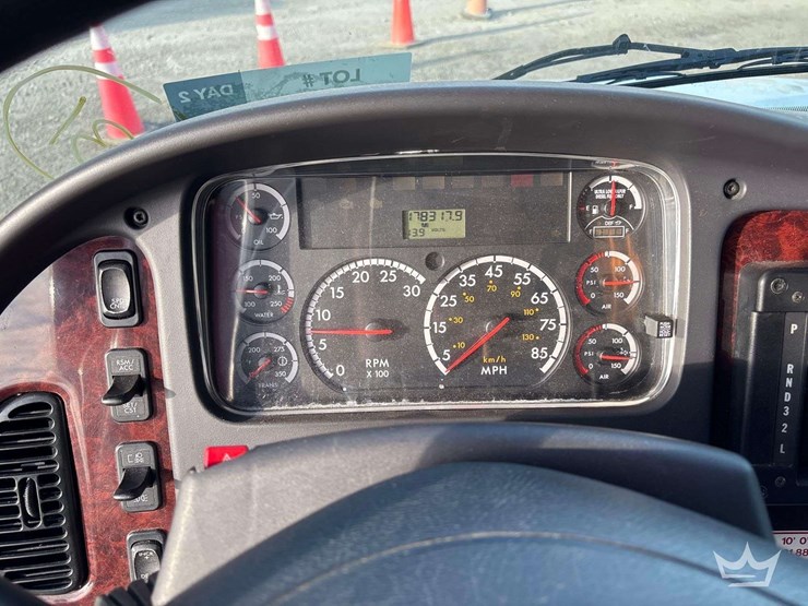 2015-freightliner-m2-106-image-20