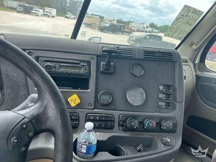 2016-freightliner-cascadia-125-image-16