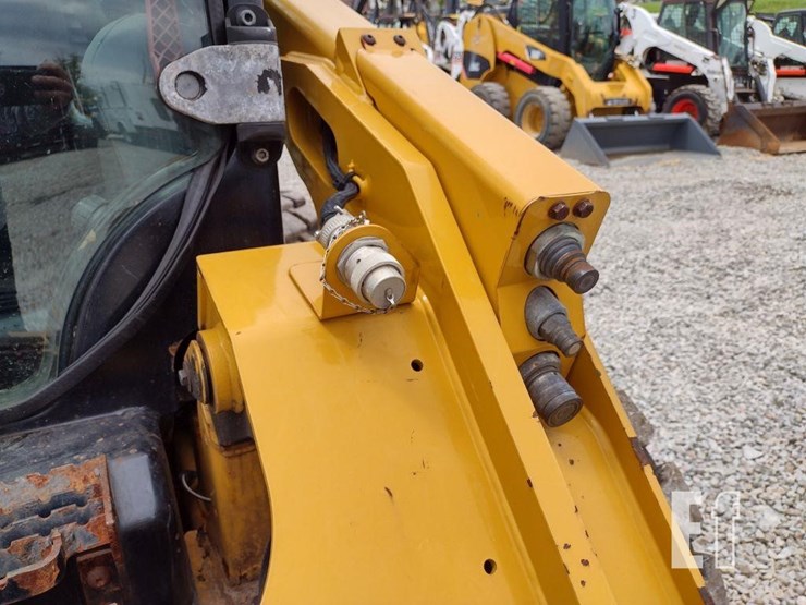 2018-caterpillar-262d-image-27