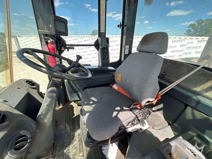 2013-deere-544k-image-14
