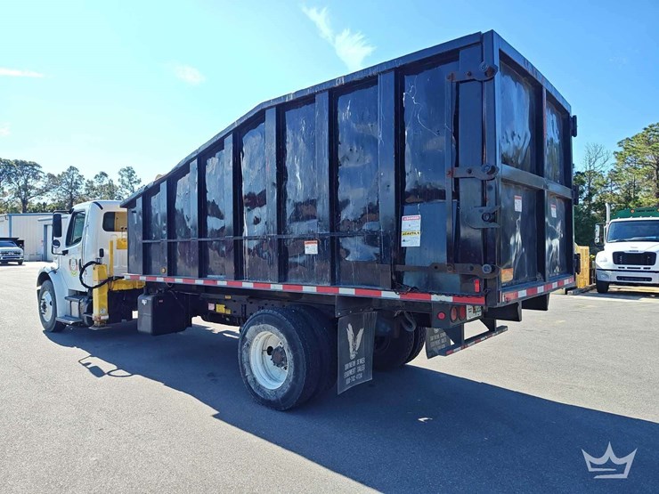 2016-freightliner-m2-106-image-4
