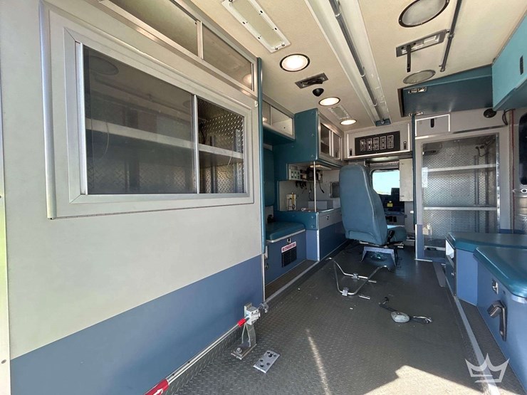 2005-freightliner-fld120-image-23