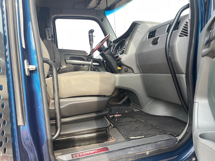 2015-kenworth-t880-image-114