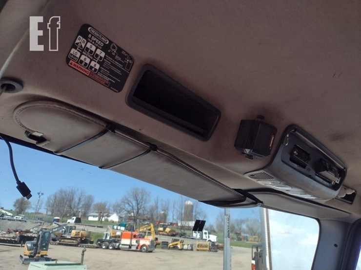 2015-freightliner-business-class-m2-106-image-9