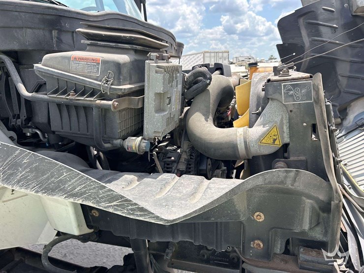 2014-international-durastar-4300-image-7