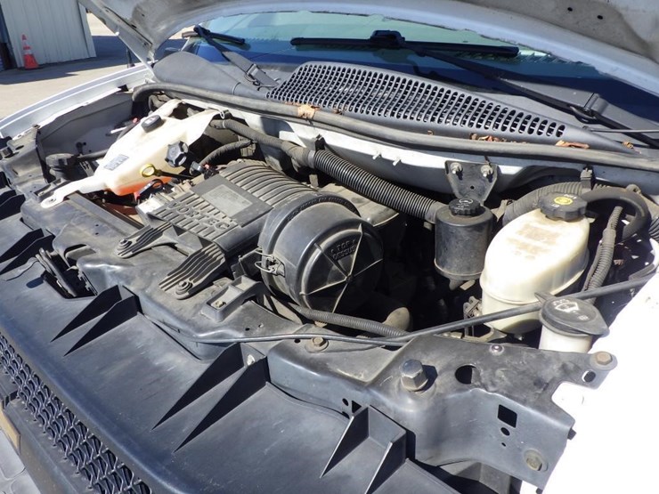 2016-chevrolet-express-2500-image-10