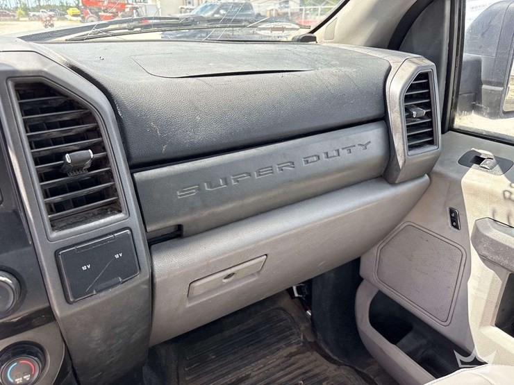 2021-ford-f250-image-26