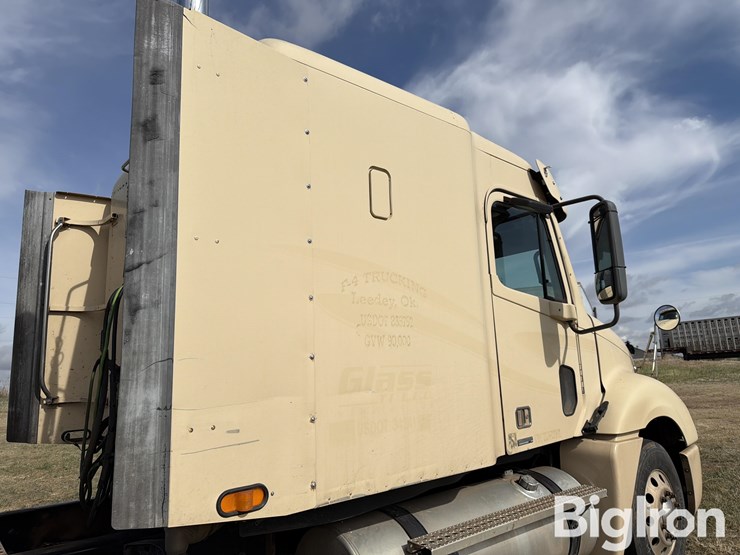 2007-freightliner-columbia-120-image-20