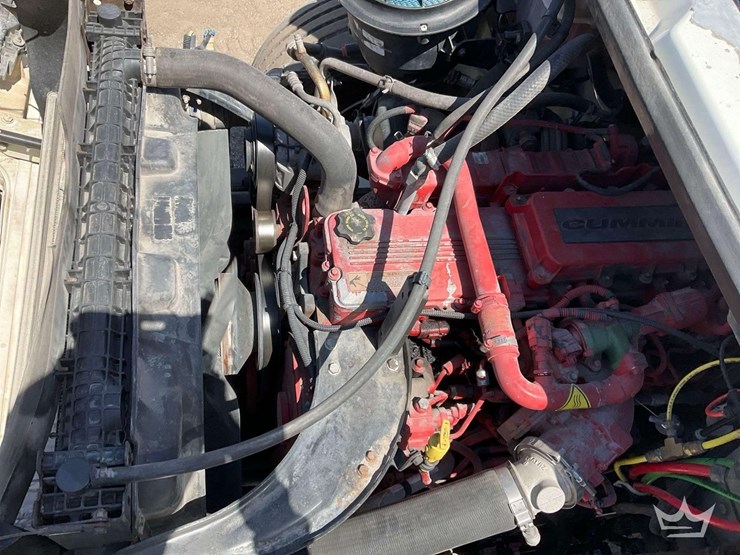 2016-freightliner-m2-106-image-10