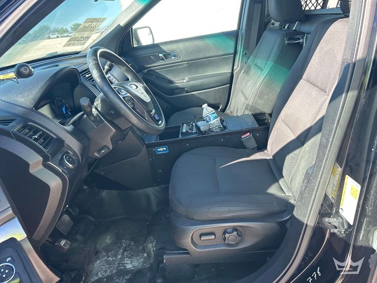 2017-ford-explorer-image-12
