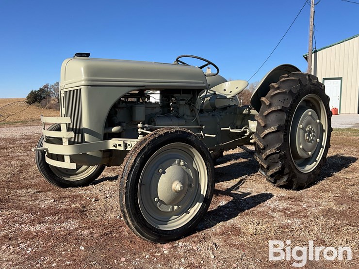 1941-ford-9n-image-1