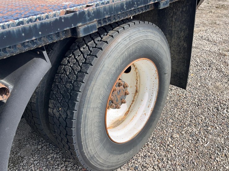 1995-volvo-truck-image-46