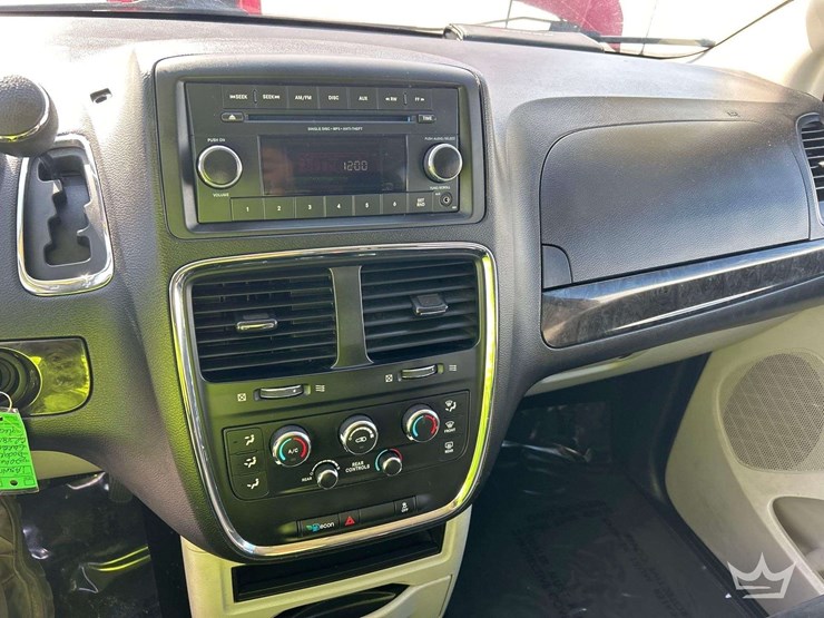 2016-dodge-grand-caravan-image-12