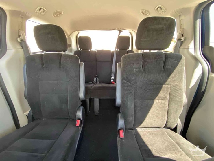 2016-dodge-grand-caravan-image-18