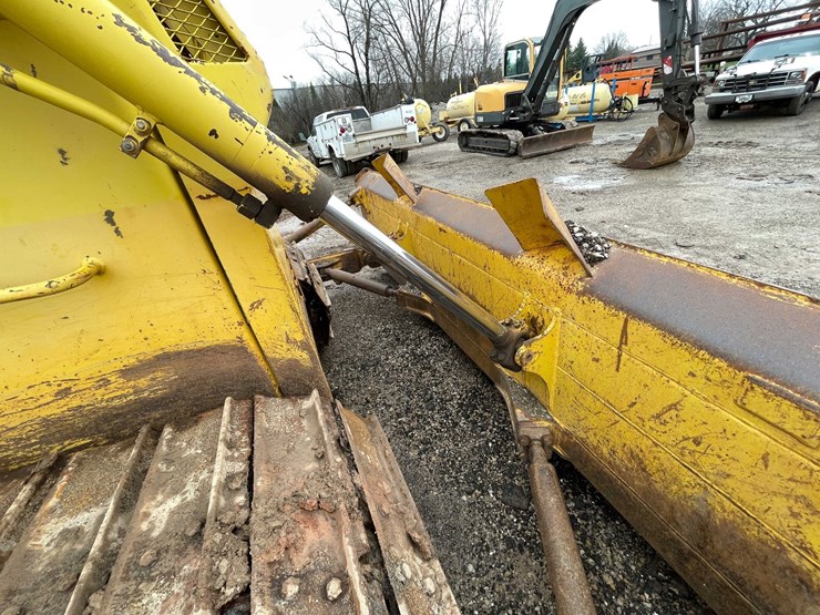 komatsu-d65px-12-image-37