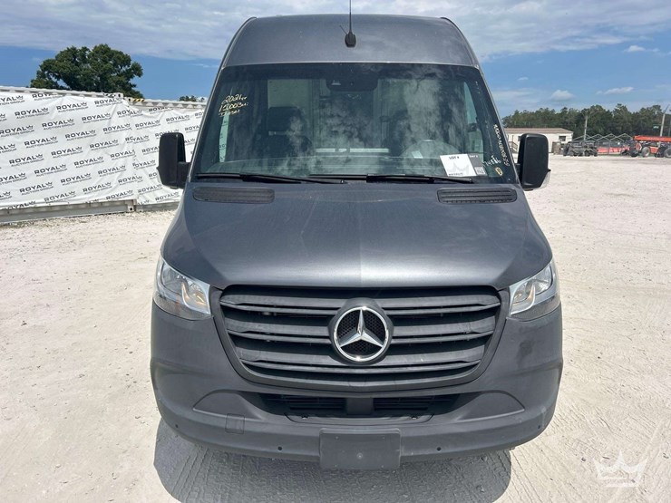 2021-mercedes-benz-sprinter-4500-image-27