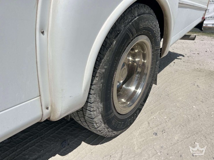 2013-ford-e450-image-25