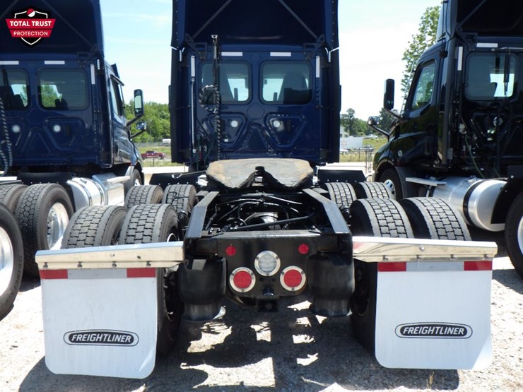 2022-freightliner-cascadia-116-image-8