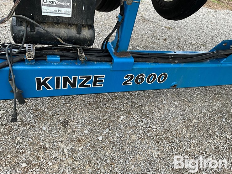 kinze-2600-image-11