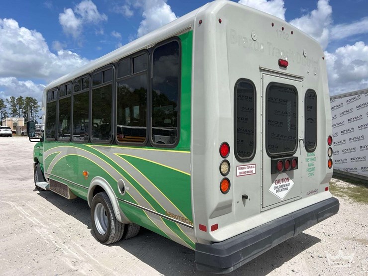 2017-ford-e450-image-4