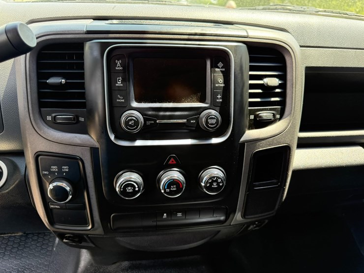 2016-dodge-1500-image-35