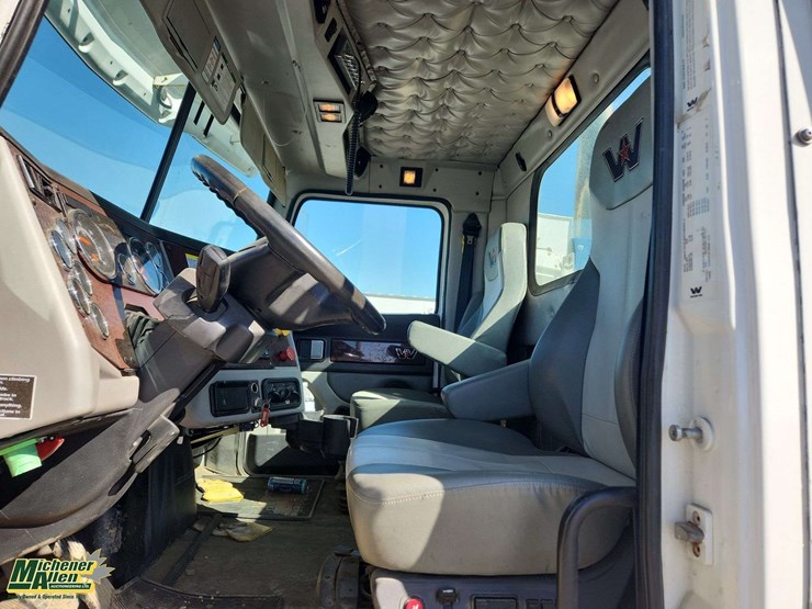 2021-western-star-5700xe-image-17