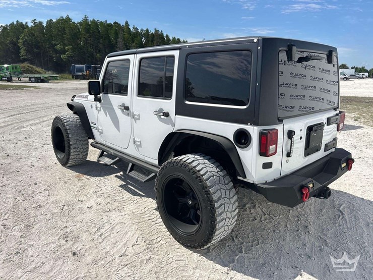 2016-jeep-wrangler-sport-image-3