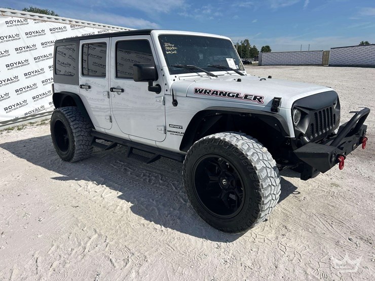 2016-jeep-wrangler-sport-image-2