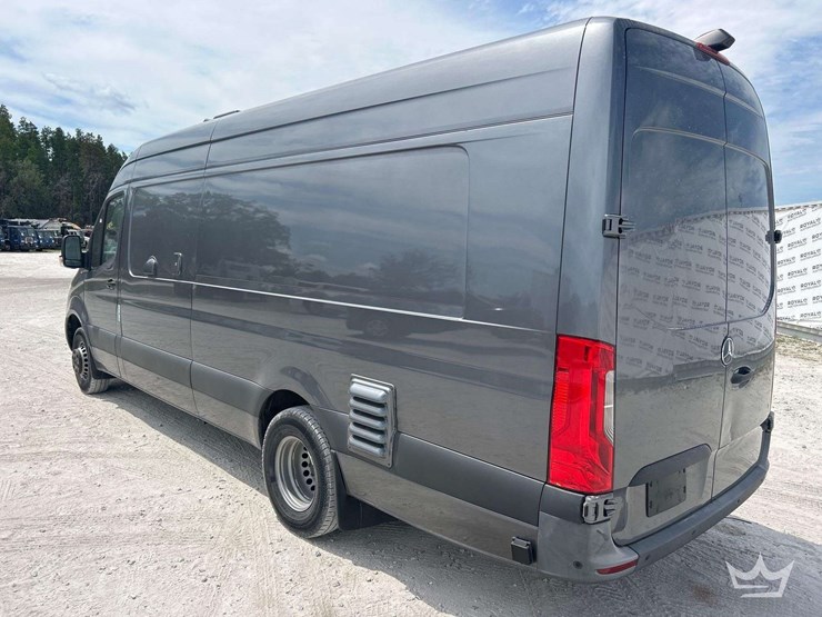 2021-mercedes-benz-sprinter-4500-image-4