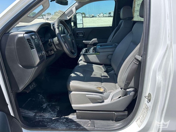 2018-chevrolet-silverado-2500-image-12