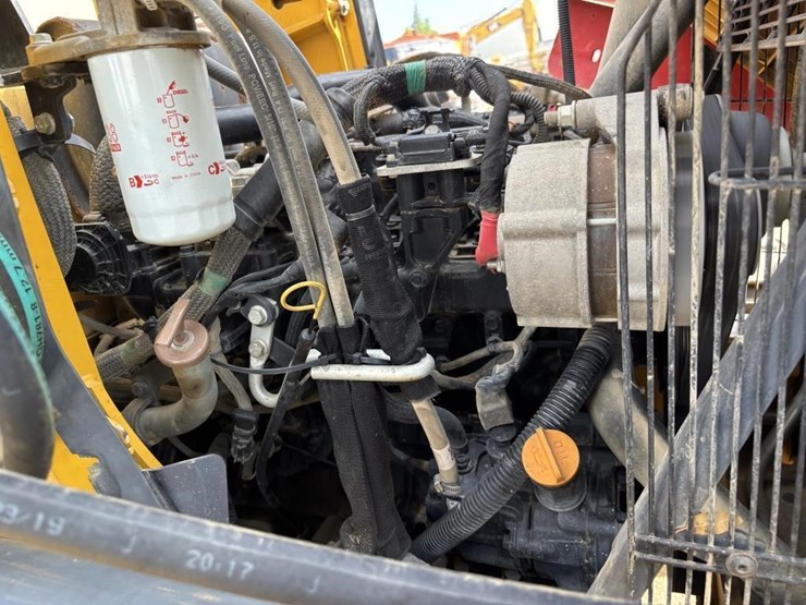 2019-deere-310l-ep-image-60