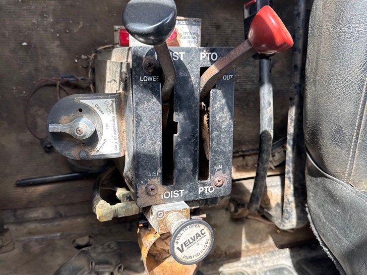 1999-mack-rd690s-image-19