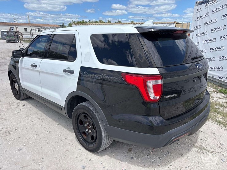 2017-ford-explorer-image-4