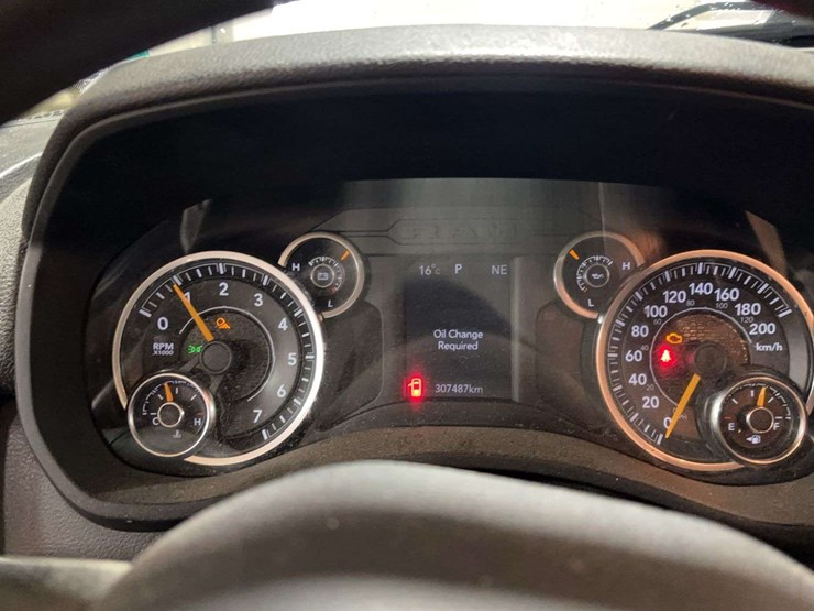 2019-dodge-3500-image-15