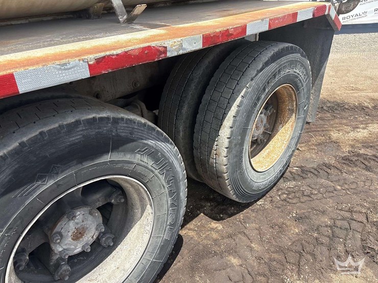 2000-mack-dm690s-image-15