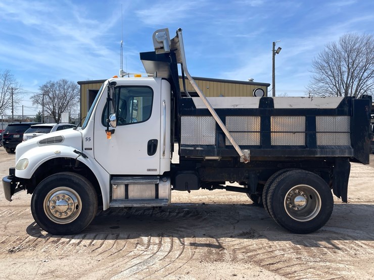 #4015-•-2004-freightliner-dump-truck-(has-wi-title)-image-8