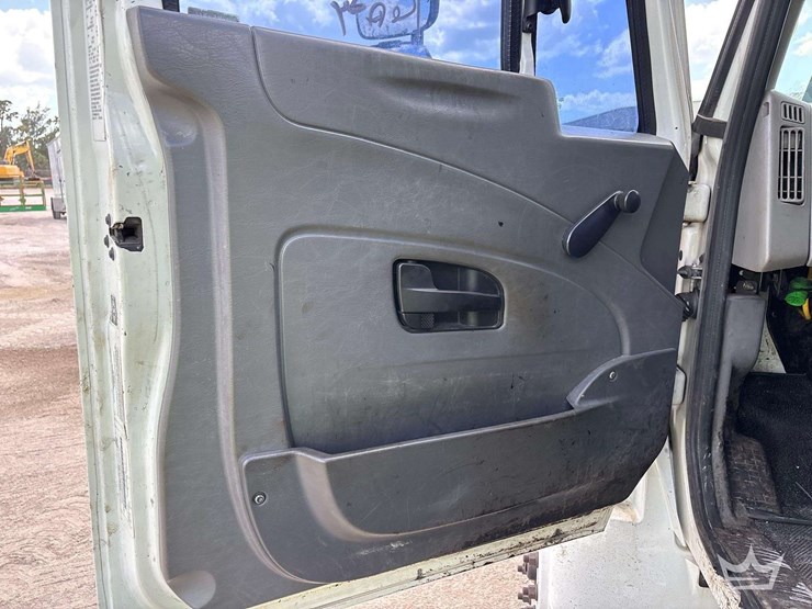 2018-international-durastar-4300-image-13