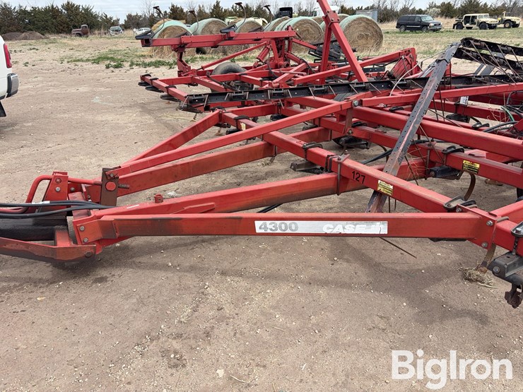 case-ih-4300-image-12