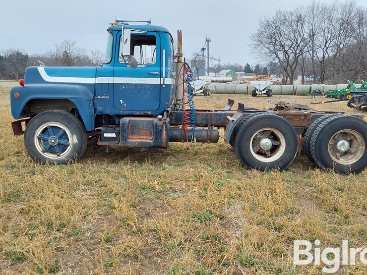 1974-mack-r600-image-8