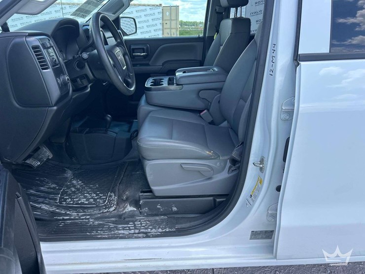 2017-gmc-sierra-2500-image-13