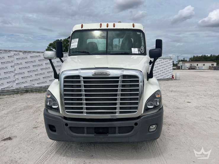2016-freightliner-cascadia-125-image-24