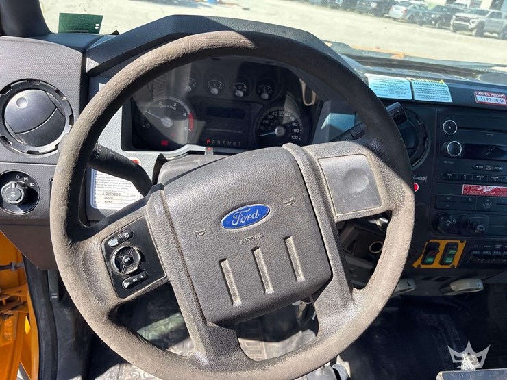 2014-ford-f550-image-13