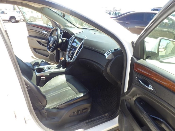 2014-cadillac-srx-image-6