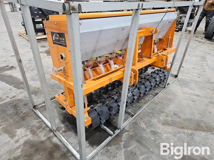 2025-caterpillar-12-image-3