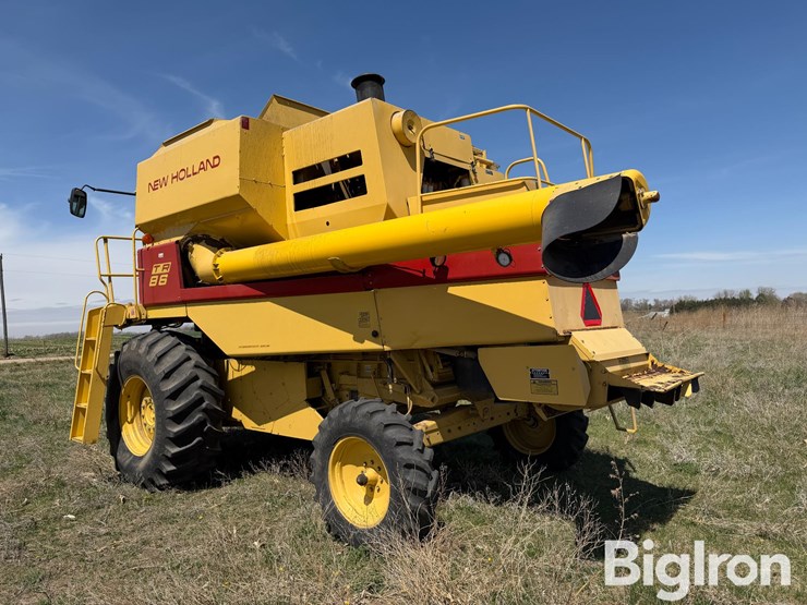 new-holland-tr86-image-7