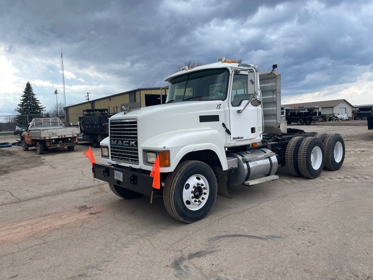 #4030-•-2005-mack-tractor-unit-18-image-1