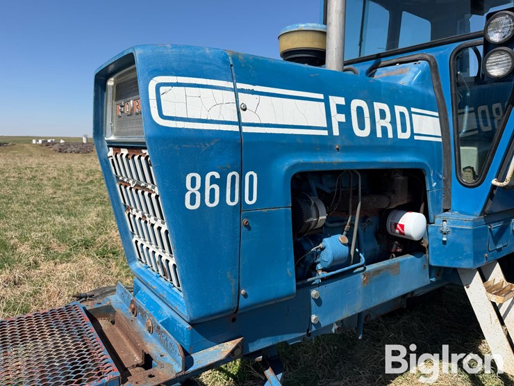 1976-ford-8600-image-9
