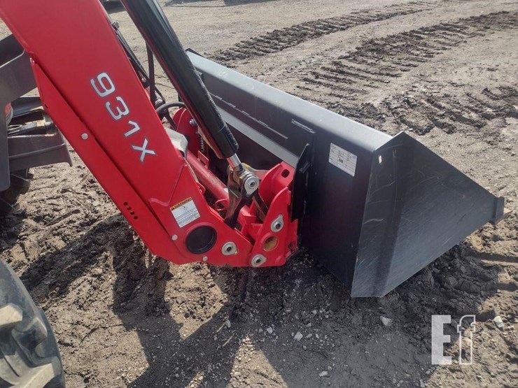 2022-massey-ferguson-4707-image-19
