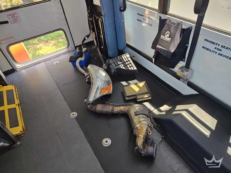 2019-ford-transit-image-28